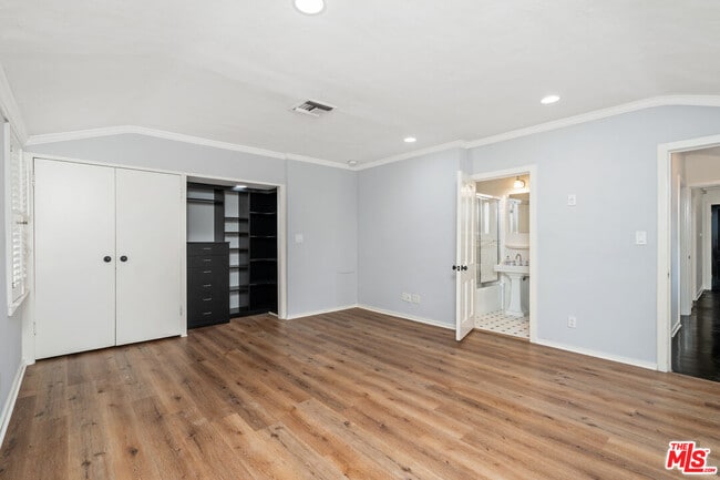 Building Photo - 234 S Roxbury Dr