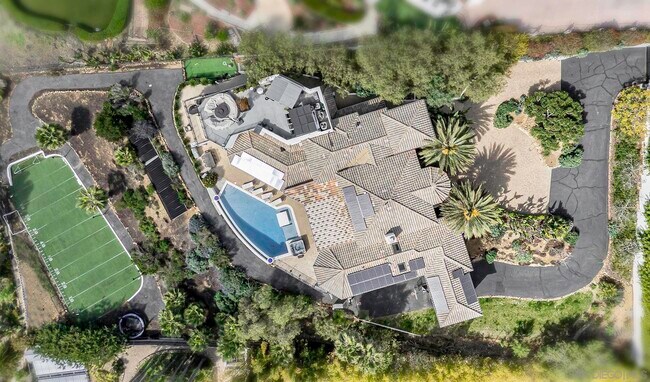 Building Photo - 7335 El Fuerte St