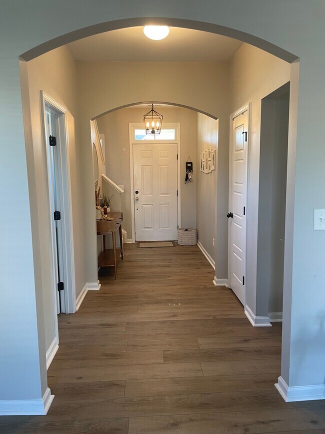 Building Photo - 311 Pebble Shore Dr