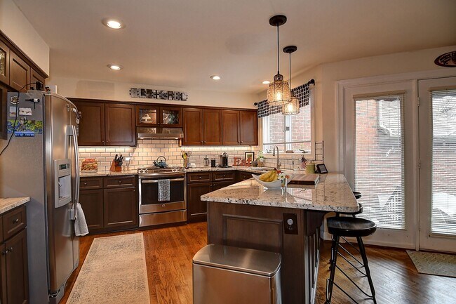 Building Photo - Spacious Condo in Ghent Square!