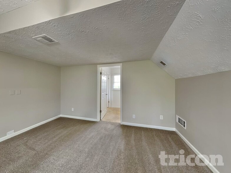 Building Photo - 425 Monivea Ln