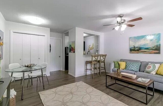 Building Photo - 1200 Mariposa Dr