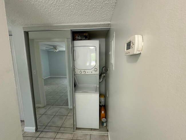 Building Photo - 1799 Fairview Villas Dr