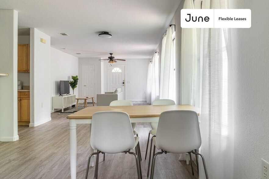 Building Photo - 5105 Spruce Cove