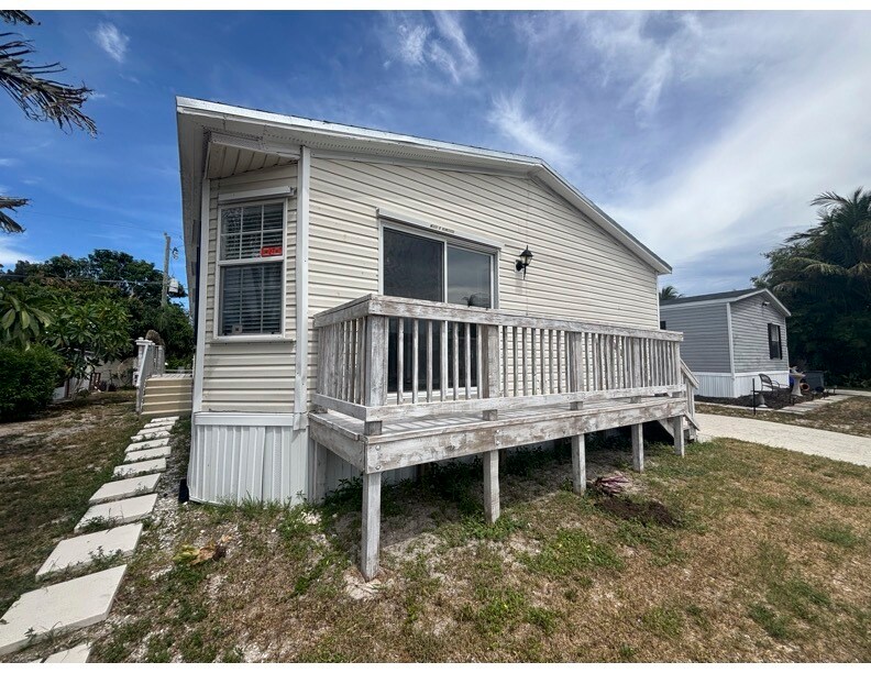 Building Photo - 8321 SE Skylark Ave