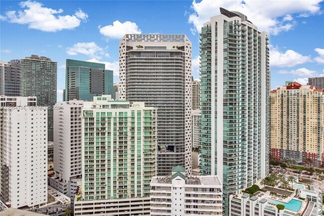 Building Photo - 1300 Brickell Bay Dr