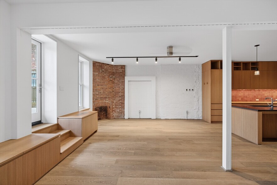 Building Photo - 316 Wall St