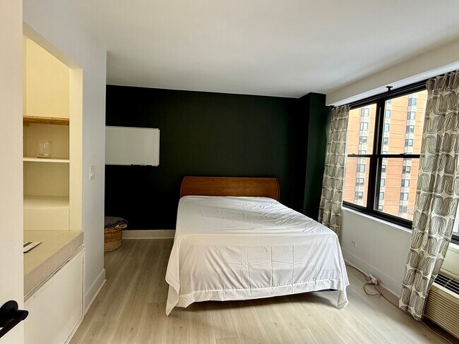 Building Photo - 850 N Dewitt Pl