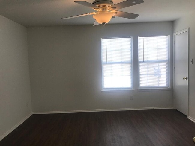 Building Photo - 26840 Wellington Ct