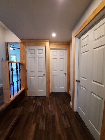 Building Photo - 247 Main St