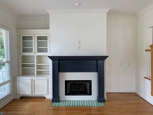 Building Photo - 129 Carolina Ct