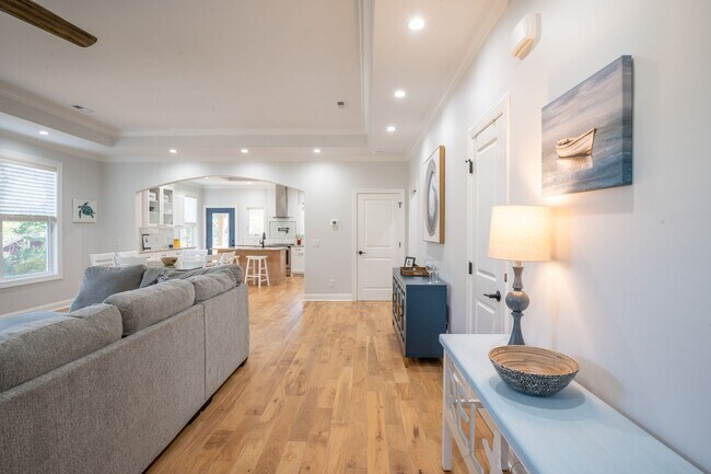 Building Photo - PREMIERE FURNISHED OFF-SEASON SHORT TERM RENTAL!