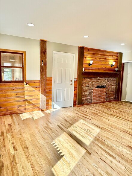 Primary Photo - 15 Summer St