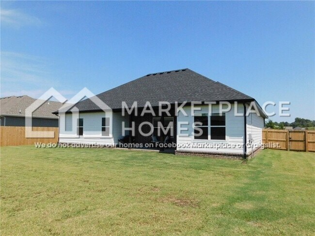 Building Photo - 439 N Otoe St