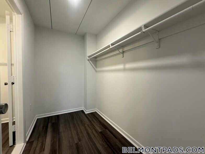 Building Photo - 53 Hill Rd