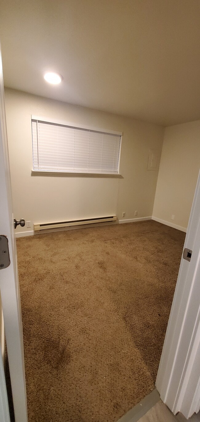 Master bedroom - 456 Front St N