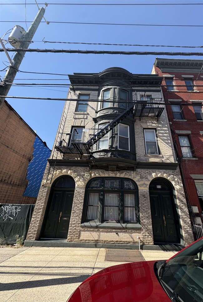 Primary Photo - 513 Palisade Ave