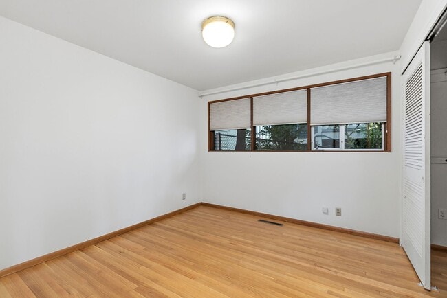 Building Photo - 4Bd/2.75Ba Seattle House