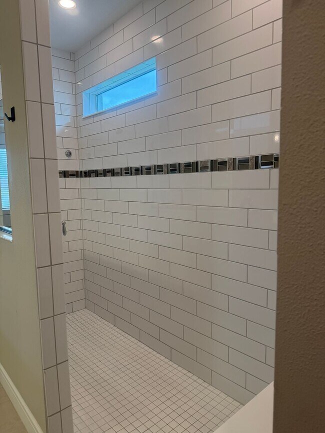 Building Photo - Lakeview Living with Bonus Flex Space & Resort-Style Amenities