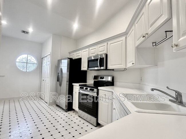 Building Photo - 447 Enclave Pl