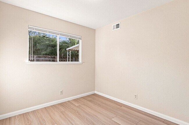 Building Photo - 6741 Altiplano Way