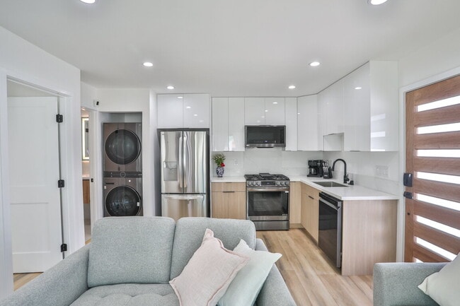 Building Photo - OPEH HOUSE SAT 04/25/26 3pm - 6 pm  Beautiful, Fully Furnished 1BR w/ appliances wash/dryer INCL