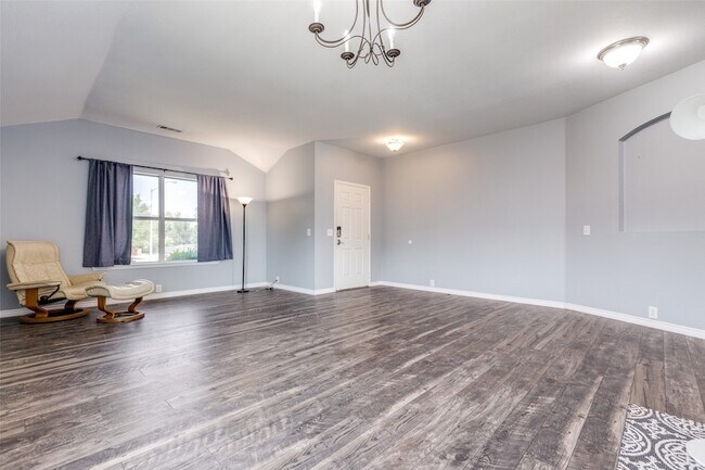 Building Photo - 2402 Pheasant Run