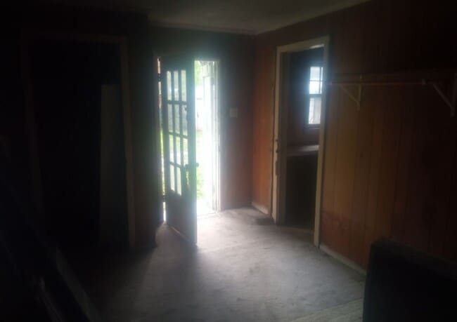 Building Photo - 3-BEDROOMS! - $390 Month / $600 Down