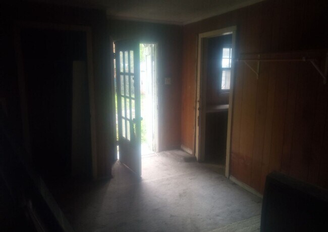 Building Photo - COMING SOON!!1  3-BEDROOMS! - $390 Month /...