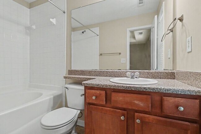 Building Photo - Exceptional 2BR/2.5BA End Unit Townhome in College Park!