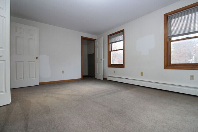 Building Photo - 37 Oak Hill Rd