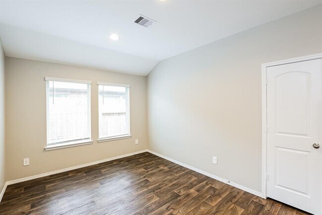 Building Photo - 9897 Gln Brk Ln