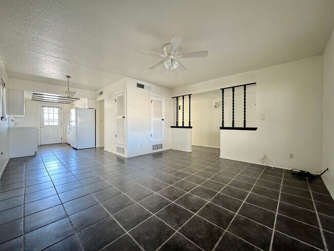 Building Photo - 2418 Pittsburg Ave