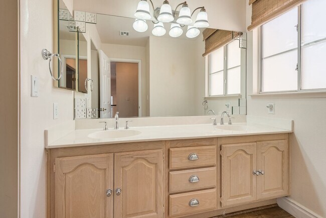 Building Photo - Desert Shores Gem with Main-Level Primary Suite & Private Wraparound Patio