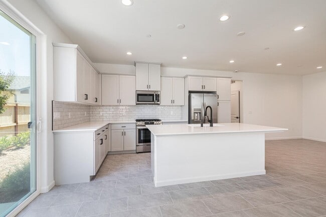Building Photo - New Tesoro Viejo home with 3 bedrooms, 3 baths with solar included