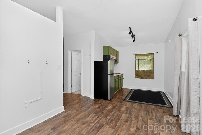 Building Photo - 1954 Garibaldi Ave