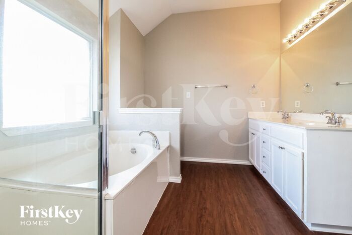 Building Photo - 2120 Haylee Dr