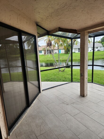 Building Photo - 9712 Saratoga Park Ct
