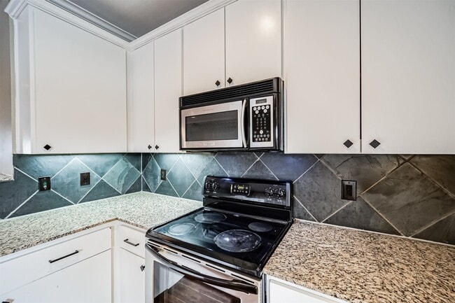 Building Photo - 17 Waugh Dr