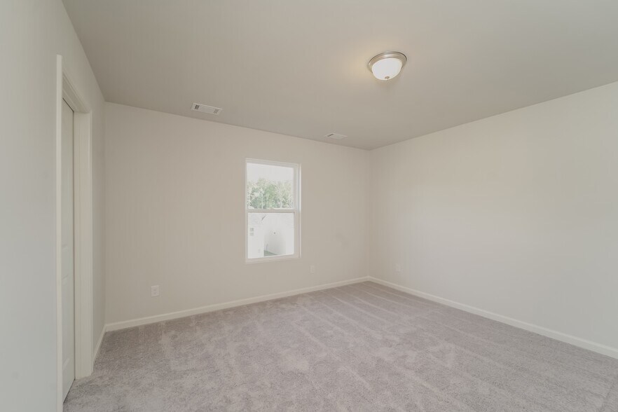 Building Photo - 688 Farmstead Trail
