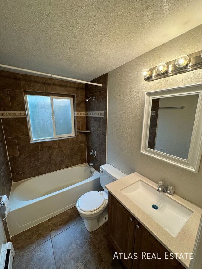 Building Photo - 2340 King St