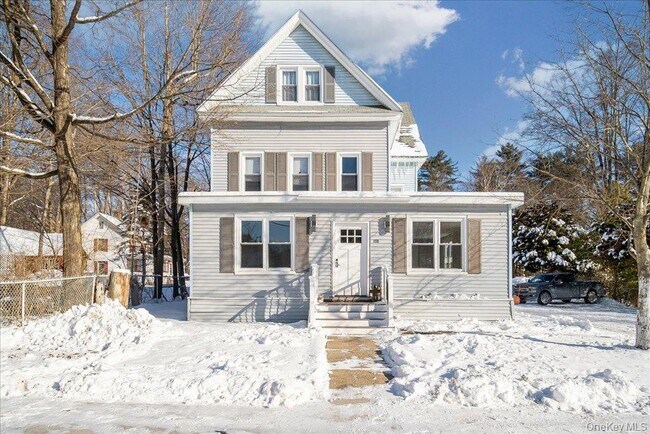 Building Photo - 108 Pine St