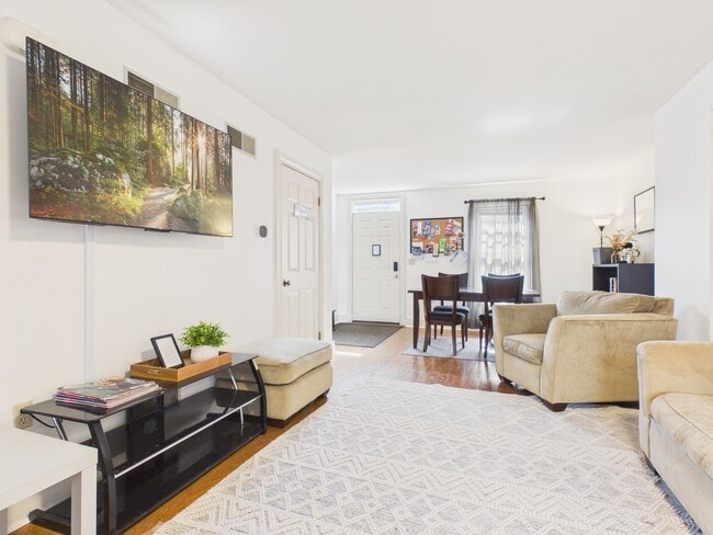 Building Photo - Charming Single Family Home on Grand St w/ Bonus 3rd Room