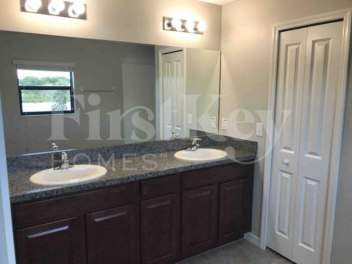 Building Photo - 9747 Sage Creek Dr