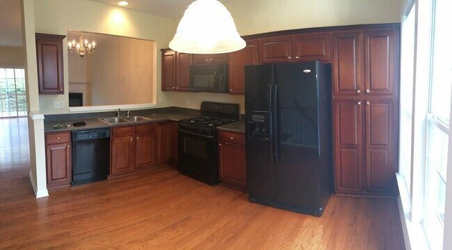 Building Photo - 1332 Thornborough Dr
