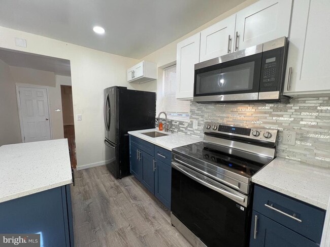 Building Photo - 254 W Sheldon St