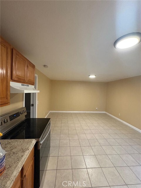 Building Photo - 914 W 9th St