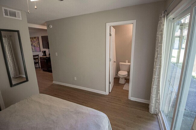 Building Photo - 105 N Garth Ave