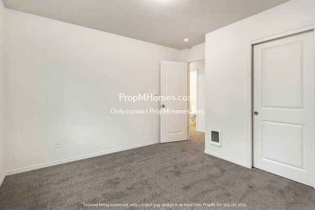 Building Photo - Spacious Retreat in NE Portland - 3 Bedroo...