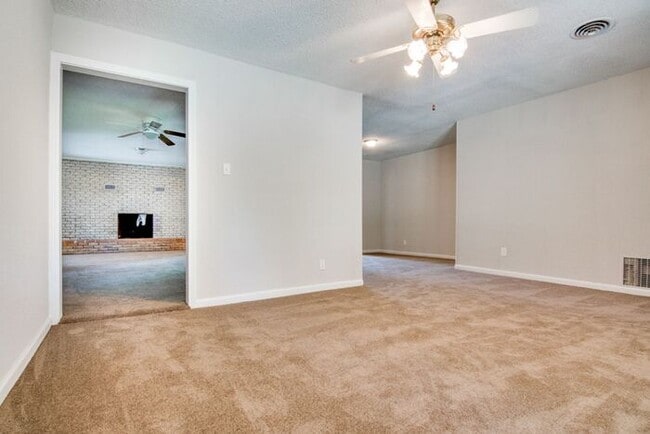 Building Photo - No Application Fees* $500 off 1st months r...